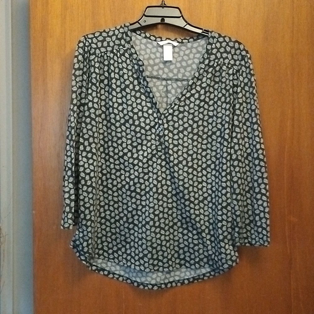 H&M Black and White V Neck Top Size Medium